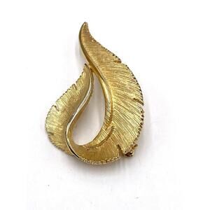 Sarah Coventry Brooch Feather Gold Tone Pin Vintage Estate